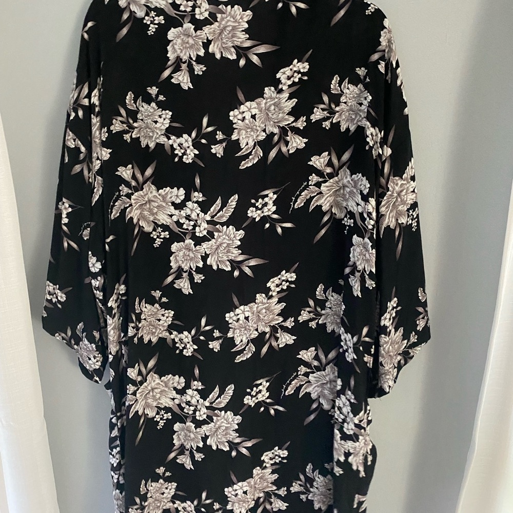 Black Flowered Kimono